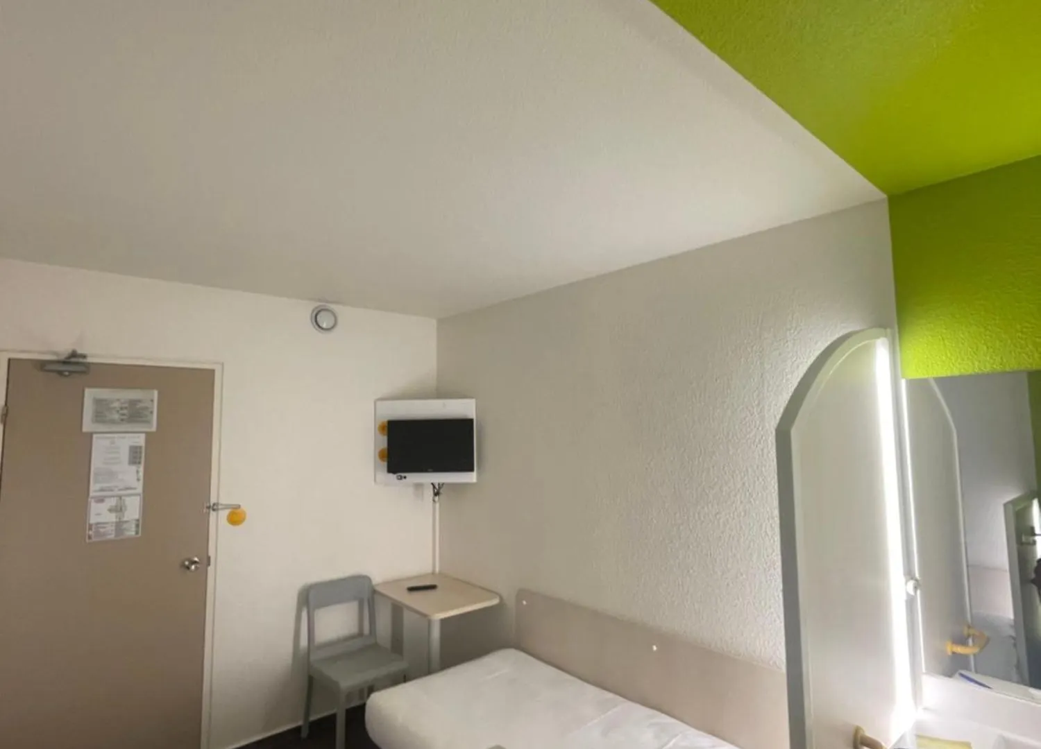 *** Hotel Unisotel Bollene A7 Ex-Hotel F1 Francja