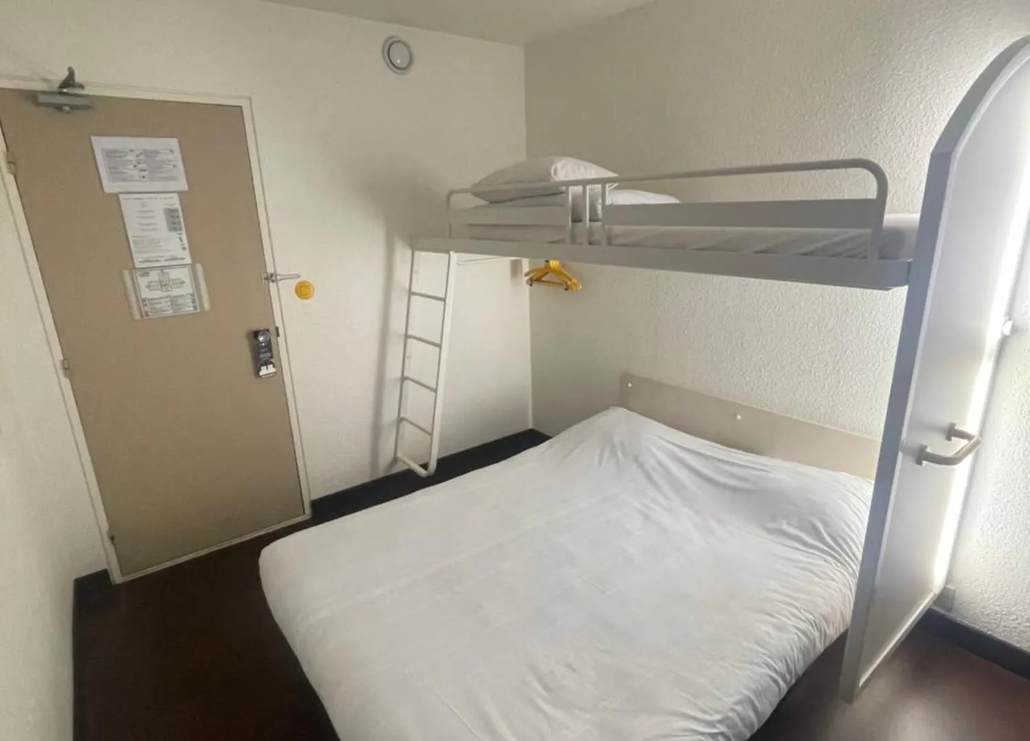 Unisotel Bollene A7 Ex-Hotel F1 3*,  Francja